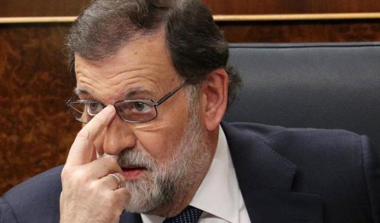Rajoy da de plazo a Puigdemont hasta el lunes para que aclare si ha declarado la independencia