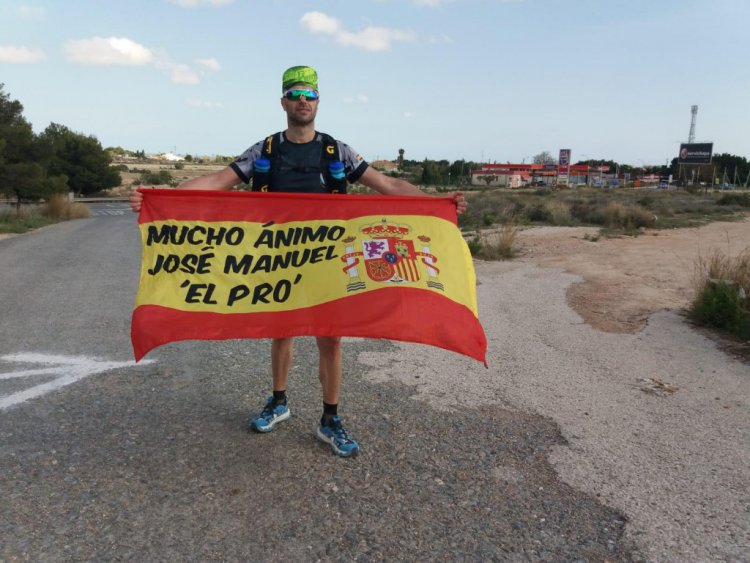 El totanero Daniel Lòpez Jurado participa en los 100km de la carrera transilicitana en la ciudad de Elche