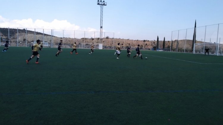 Deportes pone en marcha la Liga de Fútbol "Enrique Ambit Palacios", con la participación de 195 jugadores encuadrados en nueve equipos, y todas las medidas preventivas contra el COVID-19