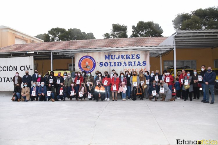 Homenajean a las 78 mujeres solidarias que confeccionaron centenares de mascarillas y batas durante la fase más dura del confinamiento