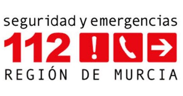 Servicios de emergencia atienden y trasladan al hospital a un herido en accidente de tráfico ocurrido en la carretera del trasvase dirección Alhama de Murcia en el término municipal de Totana