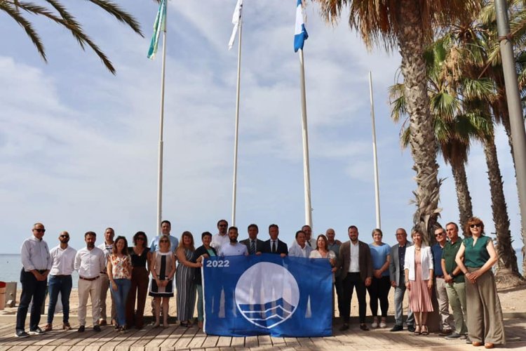 El Ayuntamiento de Lorca recibe nuevamente la prestigiosa Bandera Azul para la cala de Calnegre