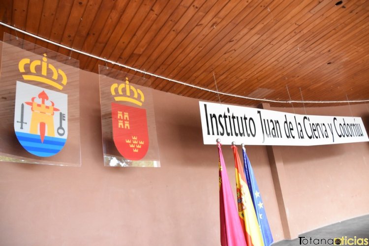 Fotos y Video: Graduación de los alumnos/as de 4º ESO y FPB del IES Juan de la Cierva y Codorníu 2021-2022