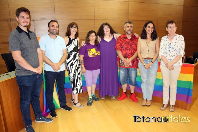 Vídeo. Se entregan los premios del III Concurso Literario LGTBI que organiza el Ayuntamiento de Totana con motivo de los actos del Día del Orgullo