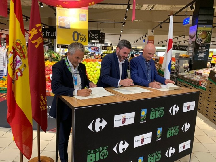 La Comunidad suscribe un convenio con Carrefour y el Caerm para promocionar productos ecológicos de la Región de Murcia