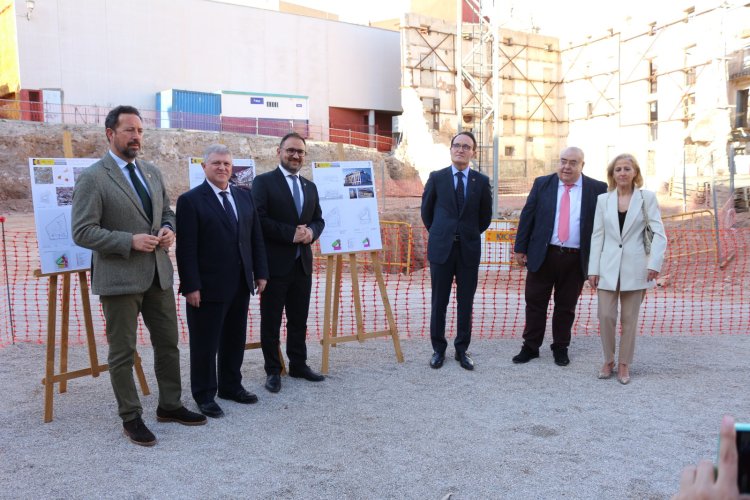 El alcalde de Lorca pone la primera piedra  del nuevo Palacio de Justicia  que estará situado "en pleno casco histórico"
