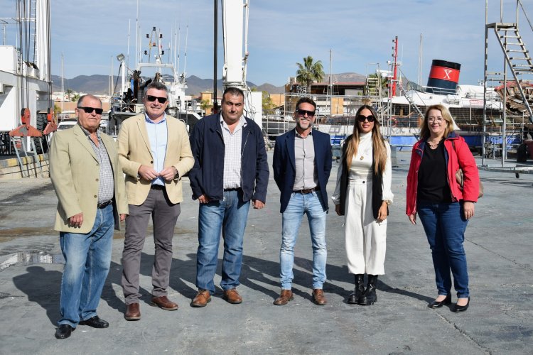 La concejala de Puerto de Mazarrón y Pesca y el director general de Litoral y Puertos unir esfuerzos para potenciar el puerto pesquero.