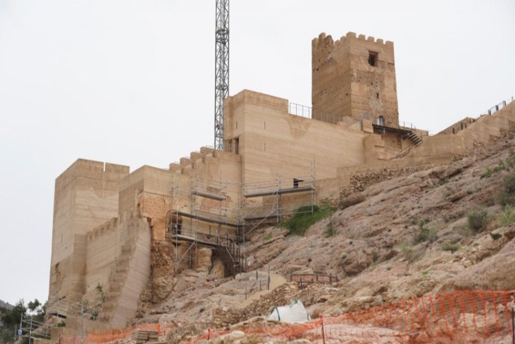 El Ayuntamiento de Alhama de Murcia devuelve la subvención de la restauración del Castillo.