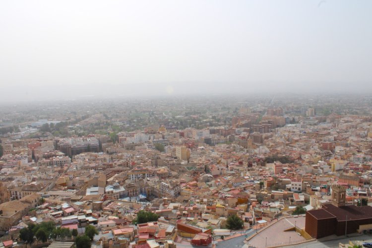 Aparcamiento y transporte público gratuito por el incremento de los niveles de las partículas PM10 en #Lorca